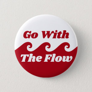 Gehen Sie mit dem Slogan "Flow Menstruation Red Wa Button