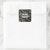 Gehen Sie selbst ins Spiel Quadratischer Aufkleber (Tasche)