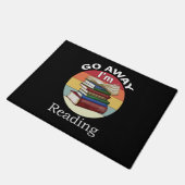 Gehen Sie weg, ich lese Funny Book Reader Bookworm Fußmatte (Schrägansicht)
