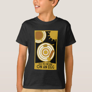 Gehen Sie zur Arbeit an einer Ei-Wall-Kunst T-Shirt