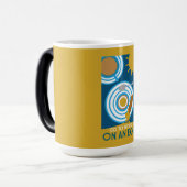 Gehen Sie zur Arbeit an einer Ei-Wall-Kunst Verwandlungstasse (Vorderseite Links)