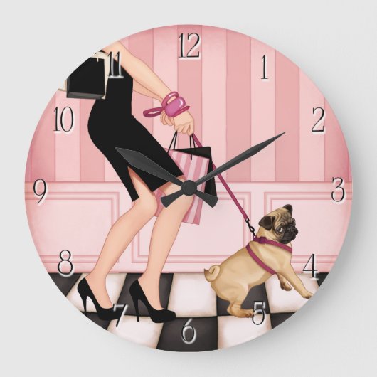 Gehende Chicdame ihr Mops Große Wanduhr (Vorderseite)