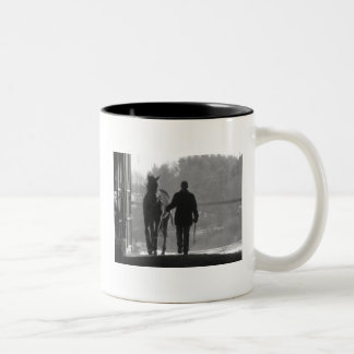 Gehende Lucy-Tasse Zweifarbige Tasse