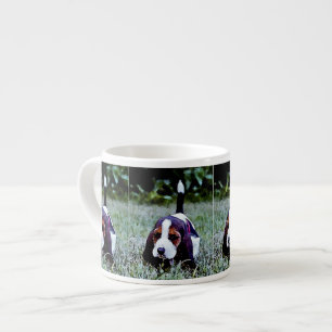 Gehender Dachshund-Welpe - schwarzes Brown-Weiß Espressotasse