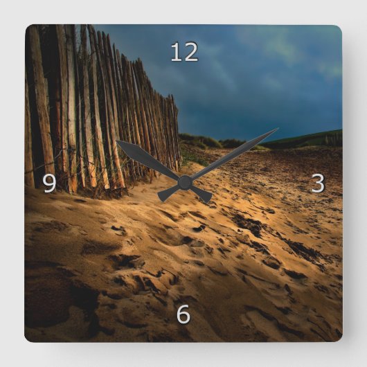 Gehendes Zuhause vom Strand Quadratische Wanduhr (Vorderseite)