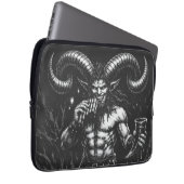 Gehörnter Wintersatyr — von BurnsInHell Laptopschutzhülle (Vorne Rechts)