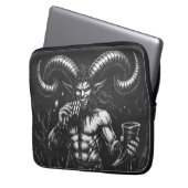 Gehörnter Wintersatyr — von BurnsInHell Laptopschutzhülle (Vorderseite Links)