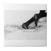 geht langsam dem Sand aus Fliese (Vorderseite)