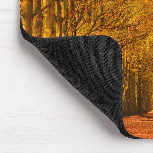 Gehweg durch den Wald in Herbst mousepad (Ecke)