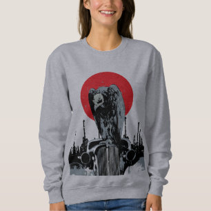 Geier auf altem Auto mit roter Sonne Sweatshirt