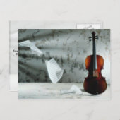 Geige mit schwimmenden Musikplatten Postkarte (Vorne/Hinten)