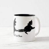 geile, fliegende Hexen auf Broomsticks halloween Zweifarbige Tasse (VorderseiteRechts)