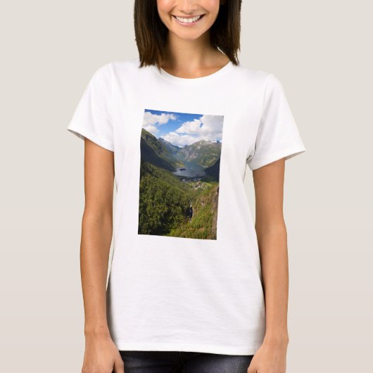 Geiranger Fjord landscape, Norway T-Shirt (Vorderseite)