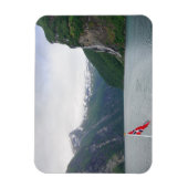 Geiranger-Fjord mit norwegischem Fahnenmagnet Magnet (Vertikal)