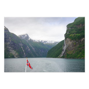 Geiranger Fjord mit norwegischem Flaggenmotiv Fotodruck