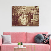 Geisha wird in einem Wurf (sepia-Foto) mitgeführt Leinwanddruck (Insitu (Wohnzimmer))