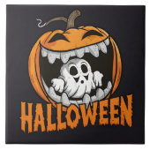 Geist, der aus einem riesigen Halloween-Kürbis her Fliese (Vorderseite)