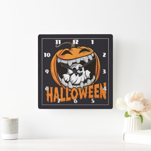 Geist, der aus einem riesigen Halloween-Kürbis her Quadratische Wanduhr (Zuhause)