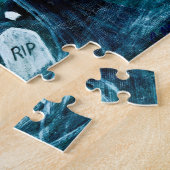 Geist in einem Puzzlen Friedhof Halloweens Puzzle (Seite)