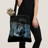 Geister-Mädchen in Blau – Unheimliche Surreal-Kuns Tasche (Von Nahem)