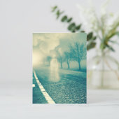 Geisterdame auf einer verzweigten Straße Postkarte (Stehend Vorderseite)