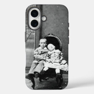 Geisterhaftes Vintage-Porträt von Geschwistern  iPhone 16 Hülle