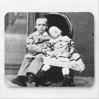 Geisterhaftes Vintage-Porträt von Geschwistern Mousepad