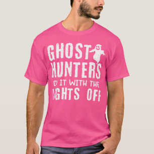 Geisterjäger macht es mit ausgeschalteten Lichtern T-Shirt