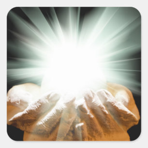 Geistiges Licht in schalenförmigen Händen Quadratischer Aufkleber