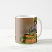 gekleidete Katze und Fischschale Kaffeetasse (VorderseiteRechts)