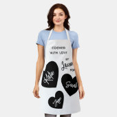 gekocht mit Liebe Personalisiert Schwarz & Weiß Schürze (Getragen)
