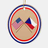 Gekreuzte Flaggen US und der Tschechischen Keramikornament (Links)