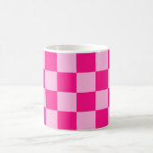 Gekreuzte Quadrate lichtfeuchtes, rosa geometrisch Kaffeetasse (Mittel)