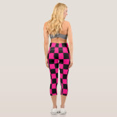 Gekreuzte Quadrate mit rosa, geometrischem Retro Capri Leggings (Rückseite)