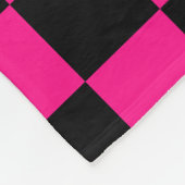 Gekreuzte Quadrate mit rosa, geometrischem Retro Fleecedecke (Ecke)