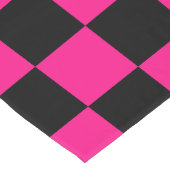 Gekreuzte Quadrate mit rosa, geometrischem Retro Großer Tischläufer (Ecke)