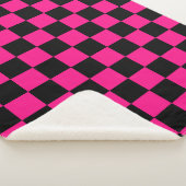 Gekreuzte Quadrate mit rosa, geometrischem Retro Sherpadecke (3/4)