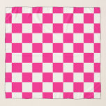 Gekreuzte Quadrate mit weißem, rosa Retro Schal<br><div class="desc">Kartierte Quadrate heißen rosa schwarz geometrische Retromuster Muster Scarf Zubehör Geschenk für sie. Cooles geometrisches rechteckiges Muster in Retro. Vintage Fliesen schwarz und heiß rosa modernes Schachbrett.</div>