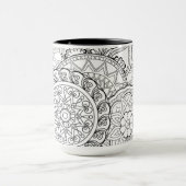 Gekritzel-Blumen und Mandalas Tasse (Zentrum)