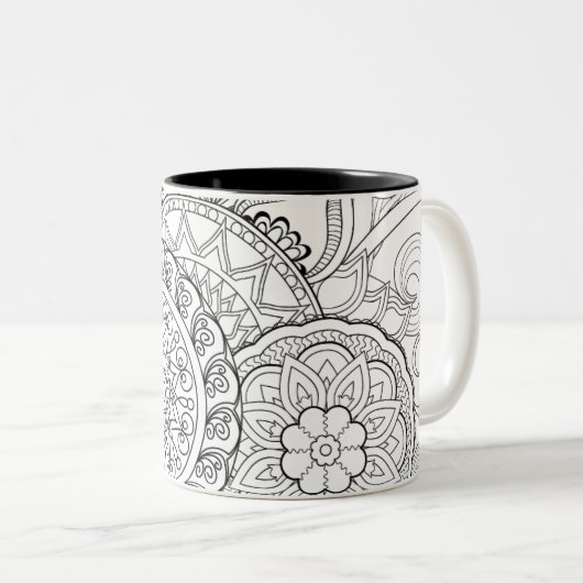 Gekritzel-Blumen und Mandalas Zweifarbige Tasse (VorderseiteRechts)