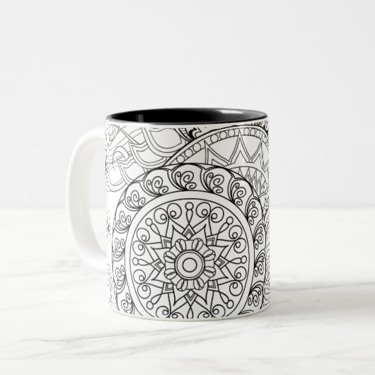 Gekritzel-Blumen und Mandalas Zweifarbige Tasse (Vorderseite Links)