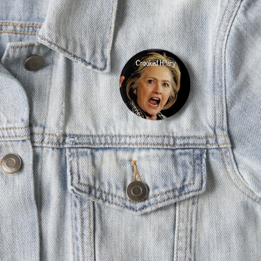 Gekrümmte Hillary Clinton Button (Beispiel)