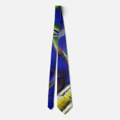 Gekrümmte Striche über auffallend farbiger Kruste  Krawatte (Rückseite)