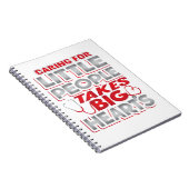 Gekümmert für kleine Leute nimmt große Herzen Notizblock (Rechte Seite)