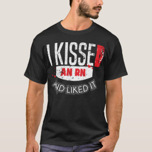 Geküsster RN-Krankenschwester T-Shirt