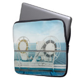 Geländer eines Kreuzschiffs Laptopschutzhülle (Vorderseite Links)