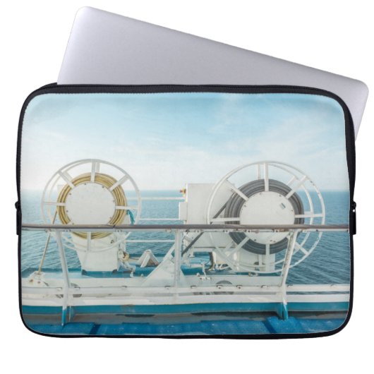 Geländer eines Kreuzschiffs Laptopschutzhülle (Vorderseite)