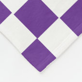 Geländertes Royal Lila und weiß Fleecedecke (Ecke)