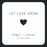 Gelassen Liebe Grow Moderne Schwarz-Weiß-Gastgesch Quadratischer Aufkleber<br><div class="desc">Moderne Gastgeschenk Hochzeit Aufkleber mit minimalem Design mit der Meldung "Liebe wachsen Lass" mit Herz und Namen und Datum in schwarz, über einem weißen Hintergrund. Die Schriftart und Hintergrundfarben können beliebig verändert werden. Diese einfachen, zeitgenössischen Aufkleber sind perfekt für das minimalistische Paar und fügen Ihren Gefallen eine persönliche Touch hinzu....</div>