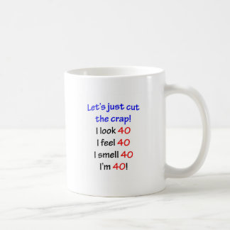 Gelassen uns, den Misten zu schneiden, schaue ich Kaffeetasse